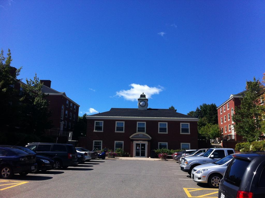 Unb Fredericton Accommodations Exterior photo