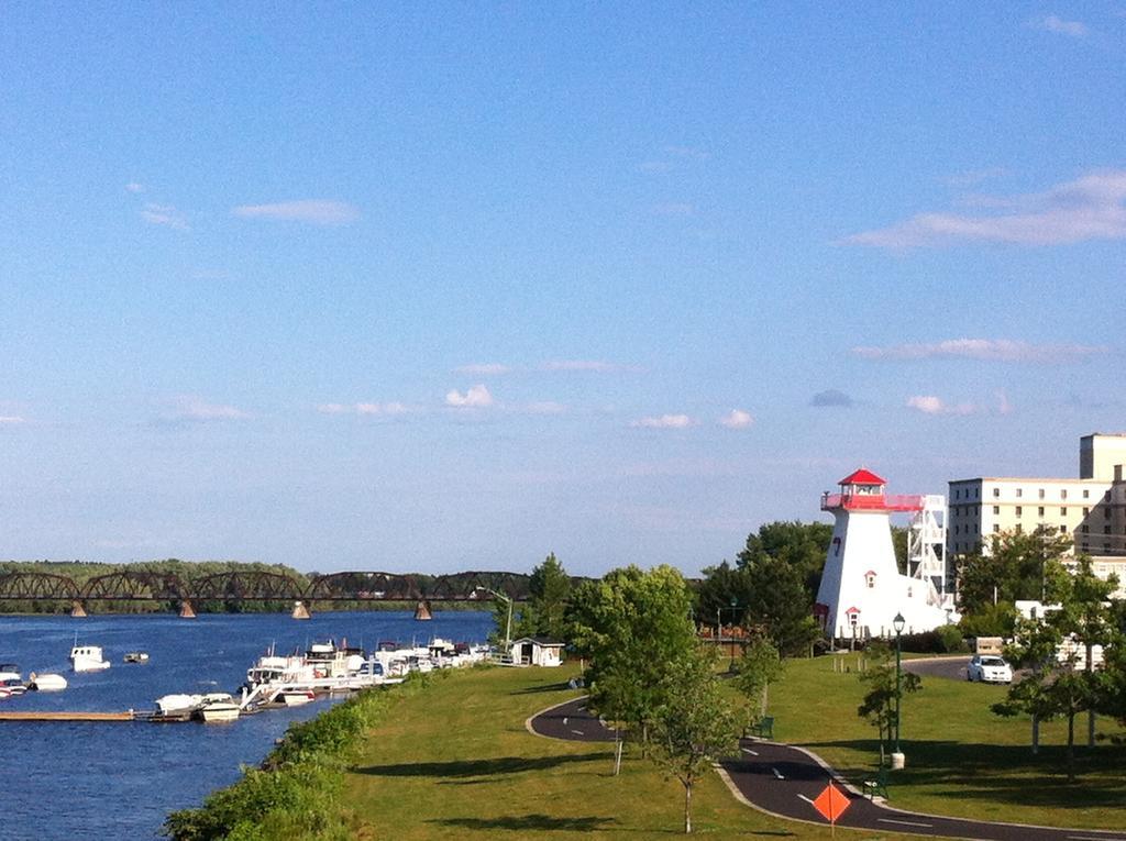 Unb Fredericton Accommodations Exterior photo