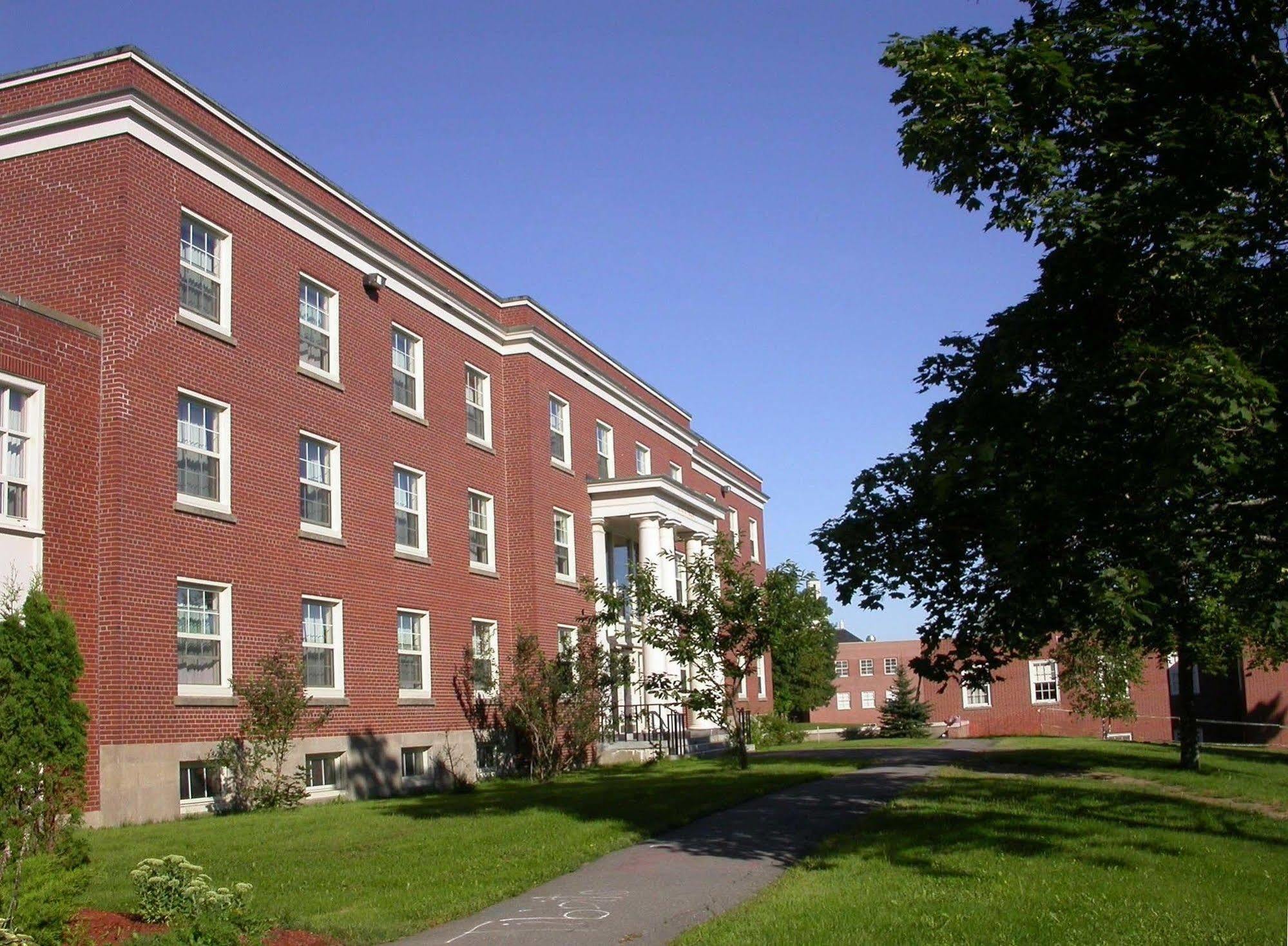 Unb Fredericton Accommodations Exterior photo