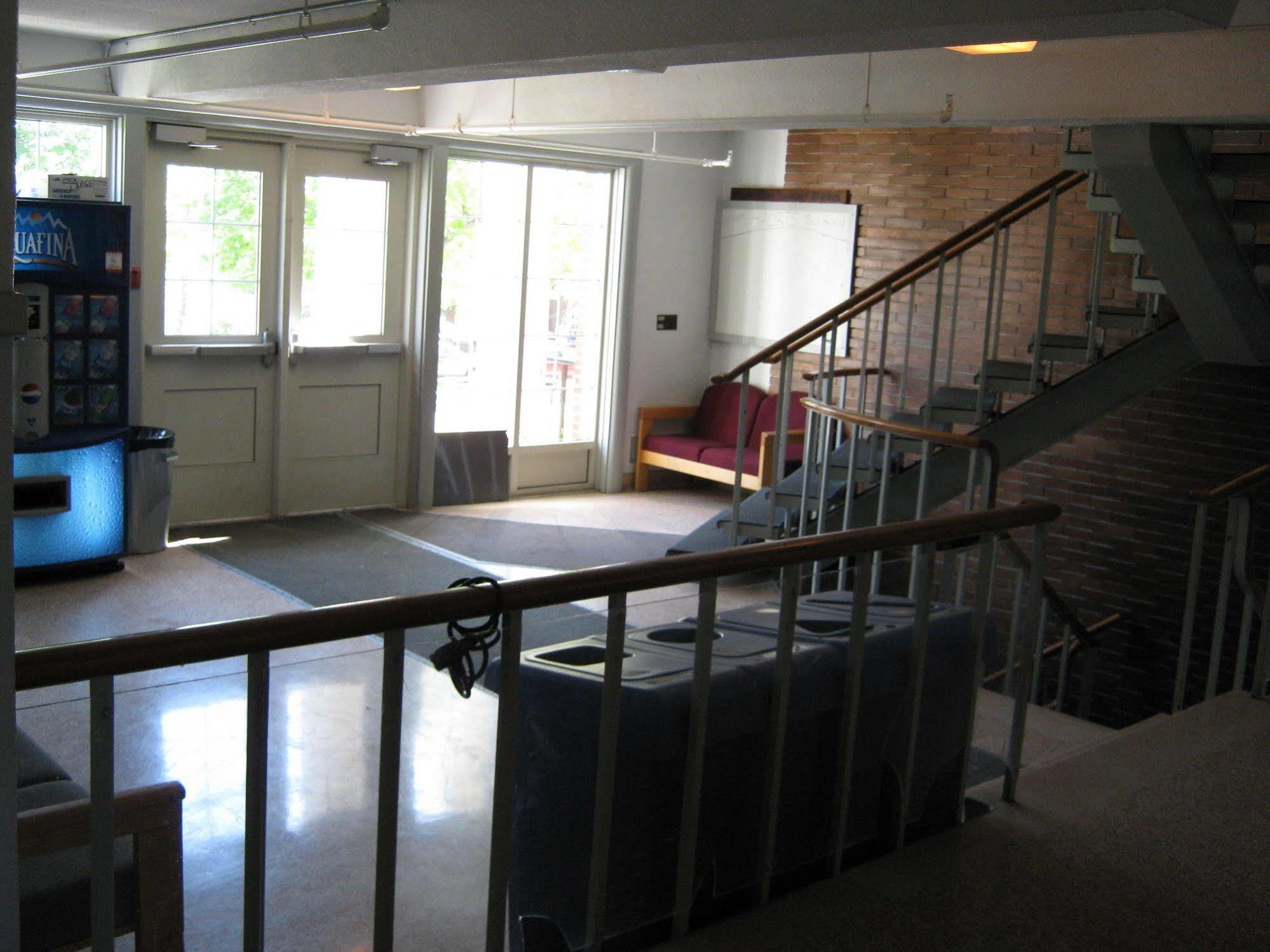 Unb Fredericton Accommodations Exterior photo