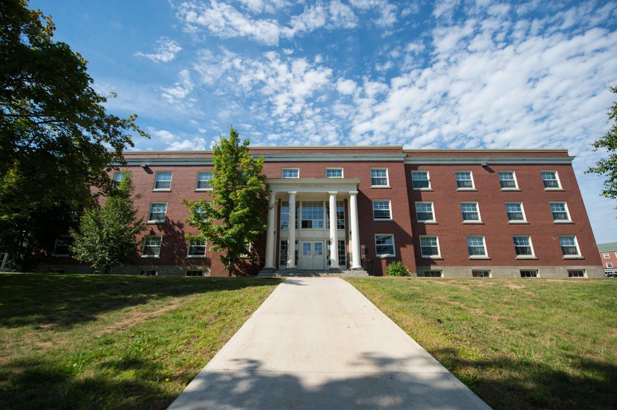 Unb Fredericton Accommodations Exterior photo